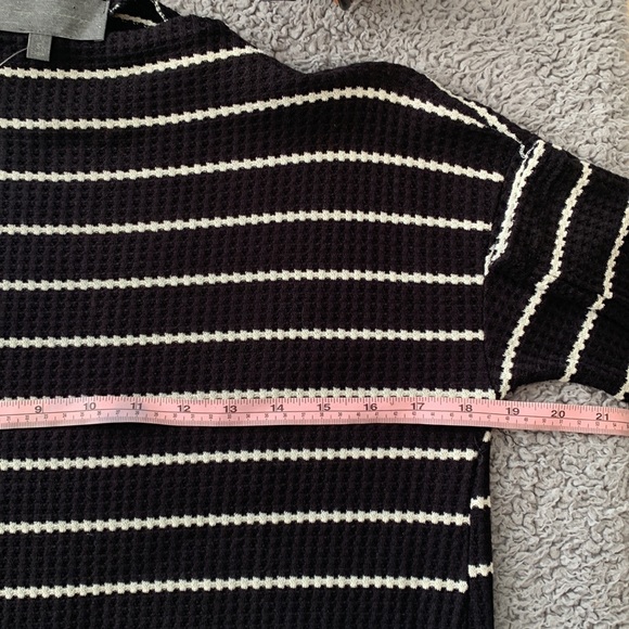 Anthropologie Top - Picture 4 of 7